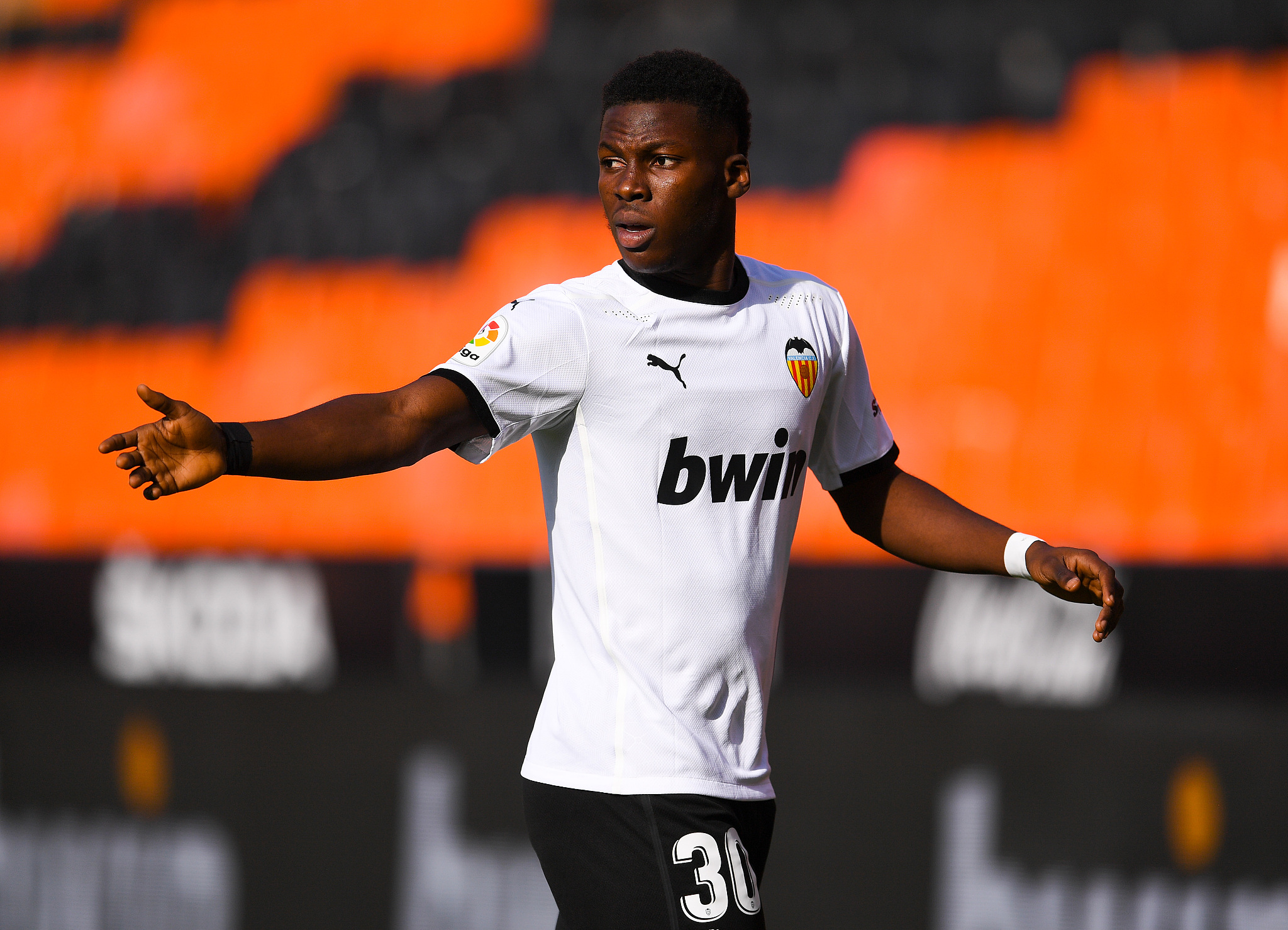 九游体育-德甲关键时刻走向成谜，瓦伦西亚扳平良机，气氛紧张，控场能力受关注的简单介绍