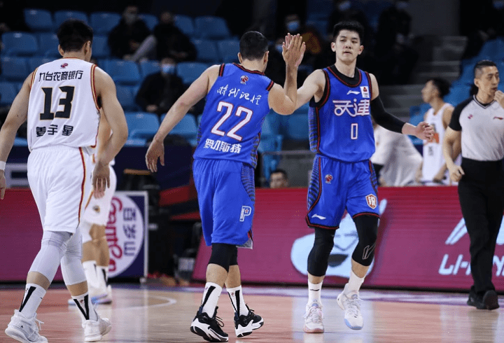 莱万多夫斯基爆冷击败DWG,关键助攻引爆全场!的简单介绍 莱万多夫斯基爆冷击败DWG,关键助攻引爆全场!的简单介绍