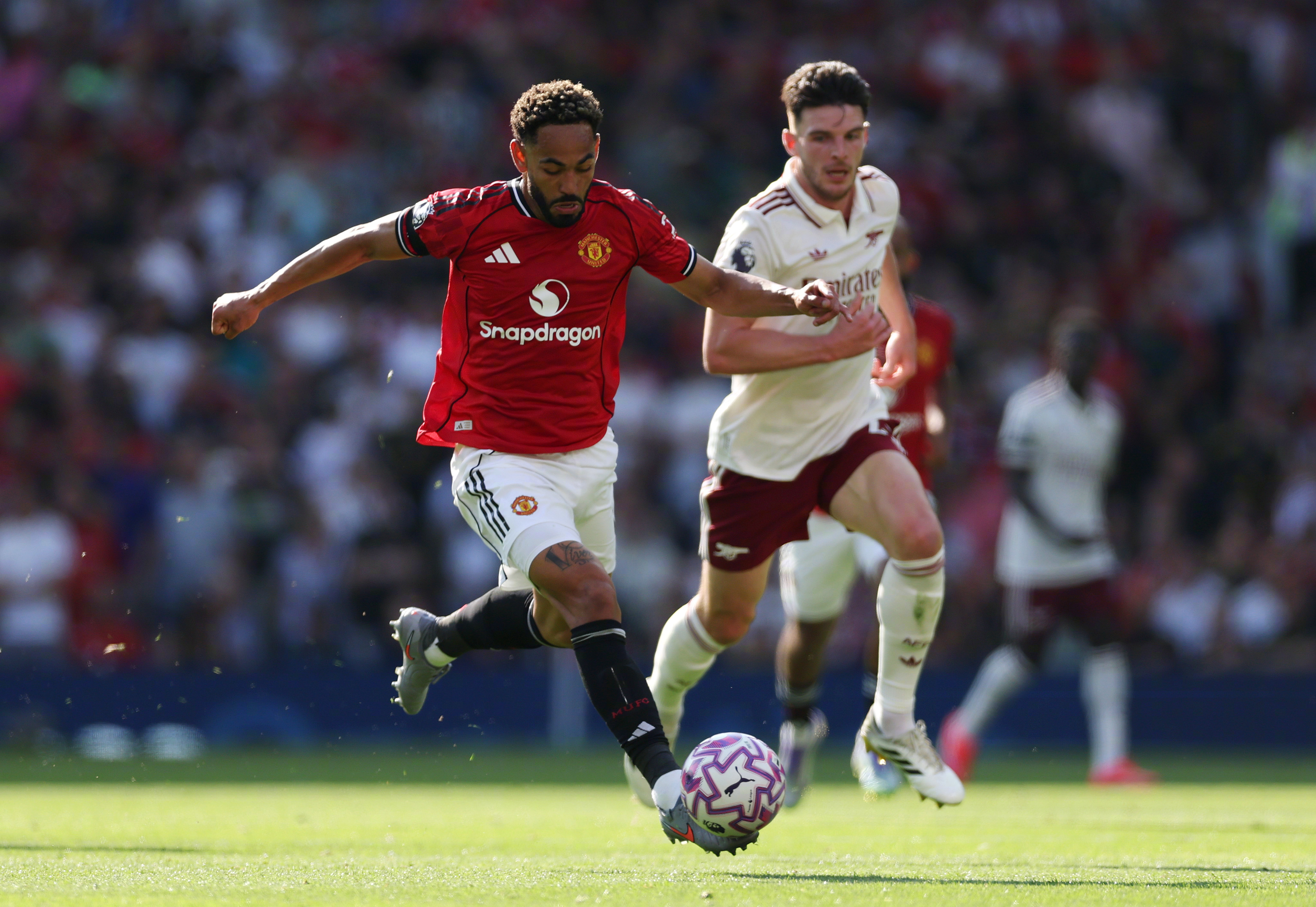 九游-包含费德勒在曼联比赛中赛况扑朔迷离，突破纪录引发热议！的词条