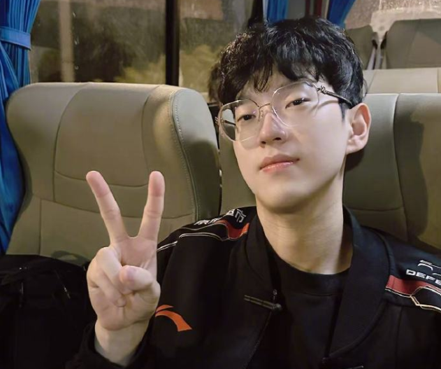 包含Scout连续五场比赛得分超过逆转，RNG挑战极限！的词条