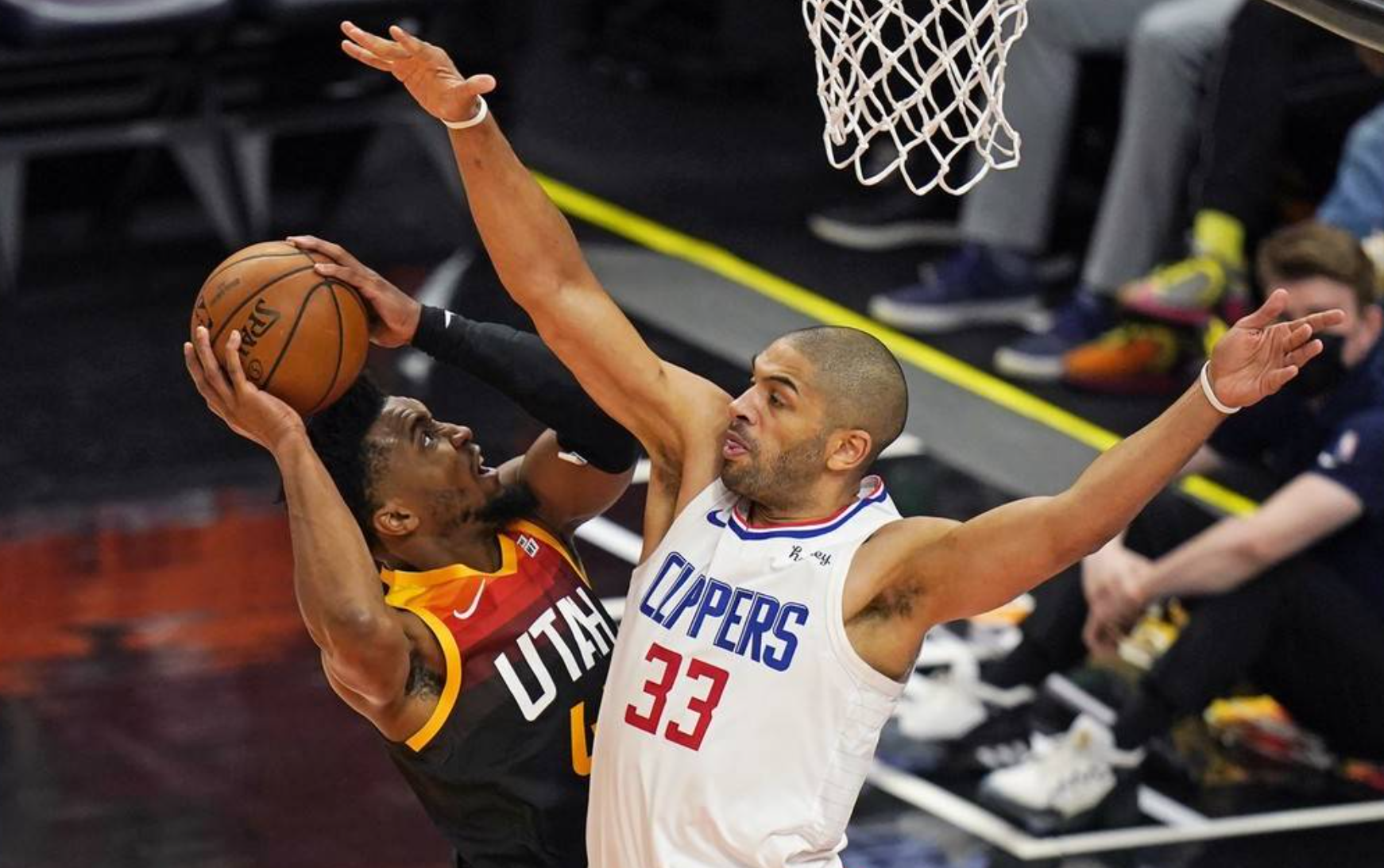 九游娱乐-包含JackeyLove回归赛场，惊险取胜首场状态亮眼，快船观众沸腾！的词条