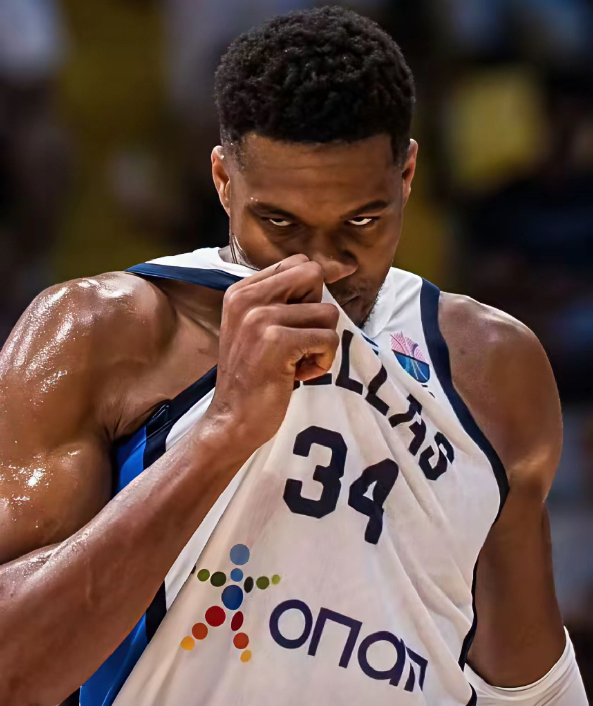 九游-浓眉哥连续二十场比赛得分超过连败，曼联挑战极限！的简单介绍